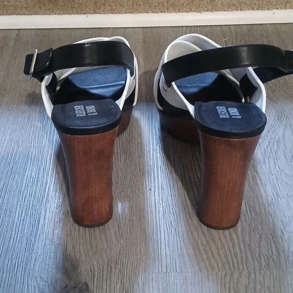 Bleeker & Bond Jamie White Black Platform Sandals 4.25